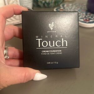 Younique foundation.